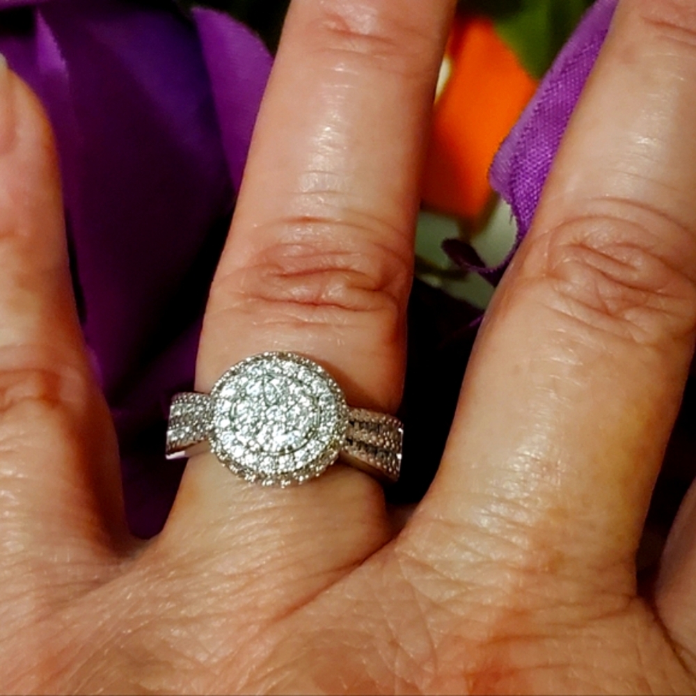 Charming Cubic Zirconia Round Cut Ring - Picture 3 of 3